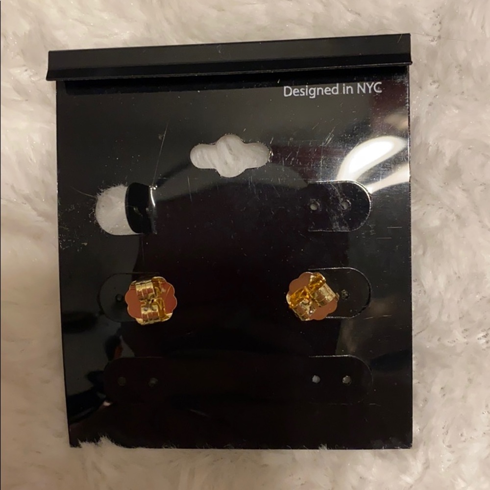 NWOT Mother of Pearl stud earrings - Picture 2 of 5